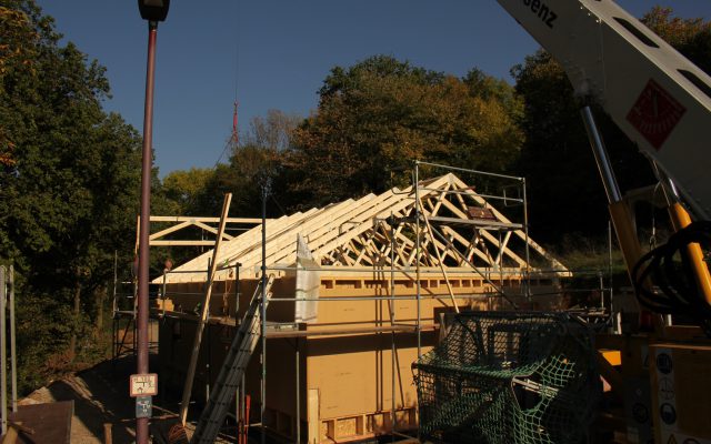 Dieses Bungalow wurde mit von uns produzierten Wänden aufgeschlagen